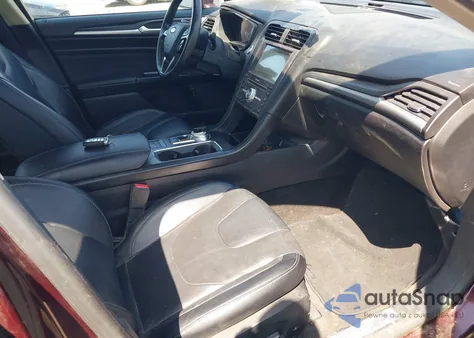 2017 Ford Fusion Energi Titanium z USA, uszkodzony, nr VIN 3FA6P0SU9HR379474